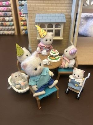 Sylvanian Families Perserkatze Familie Geburtstag Party Babys Calico Critters