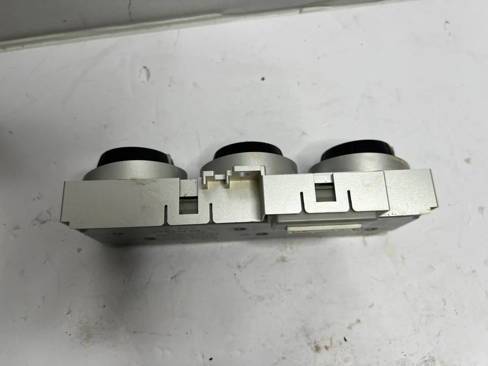 2003–2005 Nissan 350Z Z33 AC Heater Climate Control Module – OEM  - Image 2 of 4