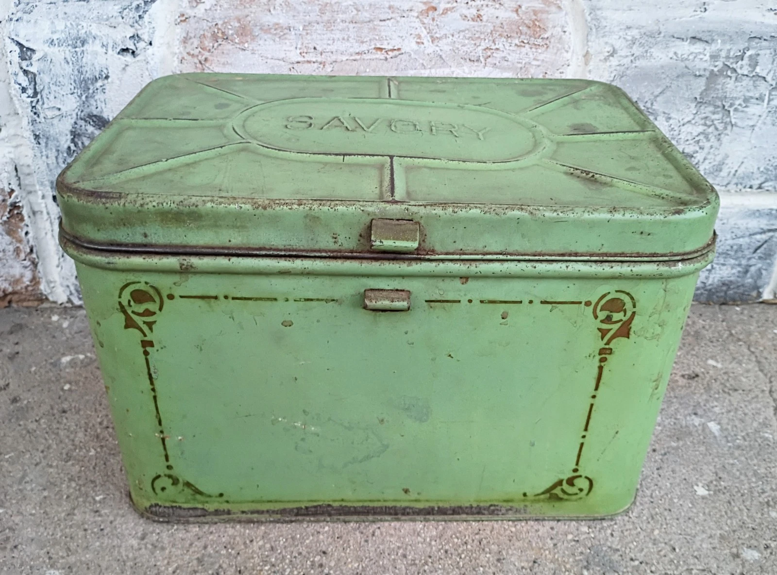 Antique Green Stenciled Vented Savory Tin Bread Box Hinged Top Lid
Opens in a new window or tab