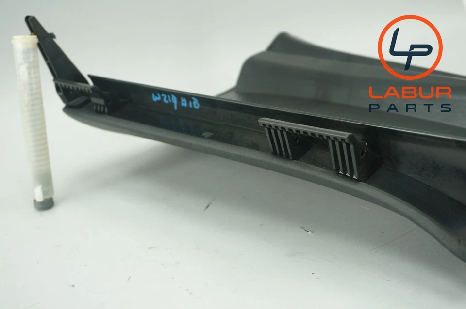 Крышка отделения перчаточного ящика для приборной панели класса Mercedes CLS W219 06-11 черная Z4044 - Изображение 3 из 4