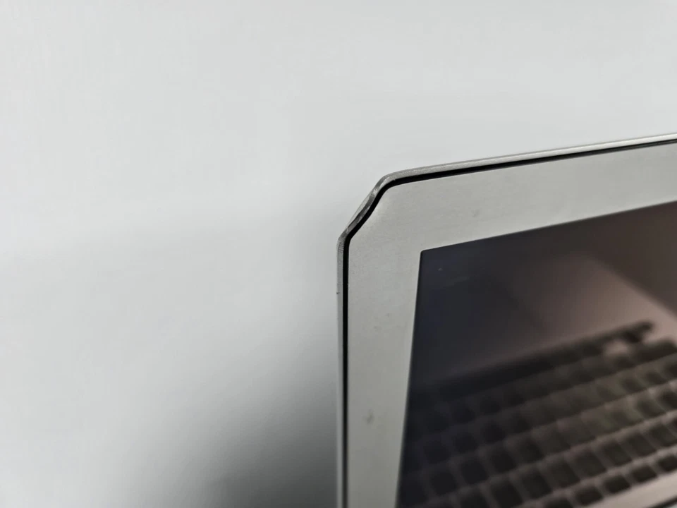 PORTÁTIL Apple MacBook Air 13"" mediados de 2011, 1,6 Intel Core i5 2 GB RAM, 64 GB SSD Foto 4 de 4