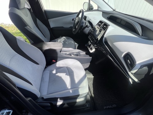 2016 Toyota Prius - Picture 7 of 16