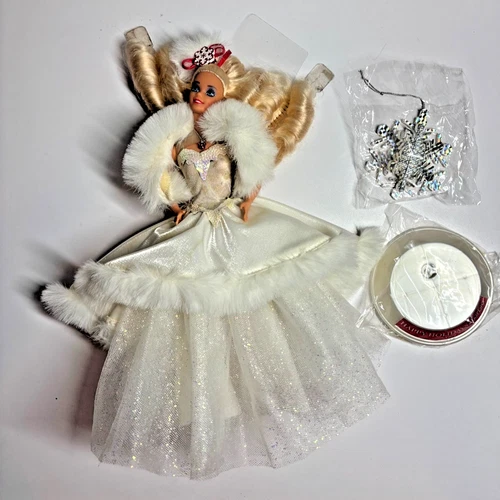Vtg 1989 Happy Holidays Christmas Barbie  w/ Ornament & Base