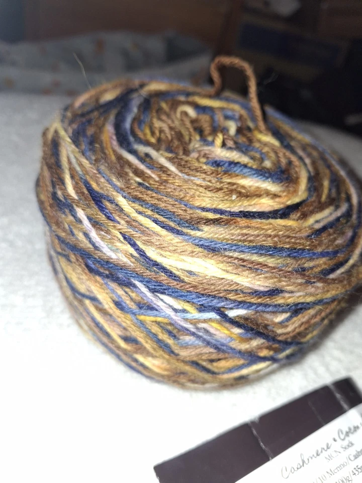 Peso de dedo "Libélula en ámbar" nailon merino mezcla cachemir. 435 yardas. Foto 2 de 4