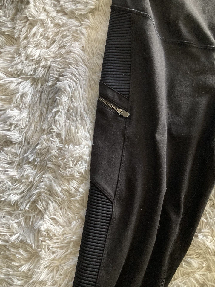 Old Navy Active Maternity Leggings Go-Dry Womens Small Black Elastic Waist - Image 2 of 4