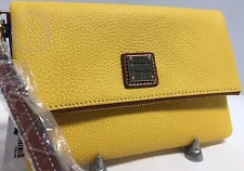 *NWT*Dooney & Bourke *DANDLELION*PEBBLE GRAIN*FOLD OVER ZIP WRISTLET*17050D S186