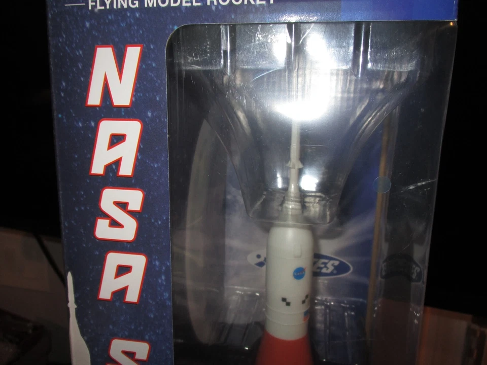 (2) NASA SLS/ARTEMIS ROCKETS-ESTES #2206-FLYING ROCKET & AMT MODEL KIT #1423~NEW - Image 3 of 4