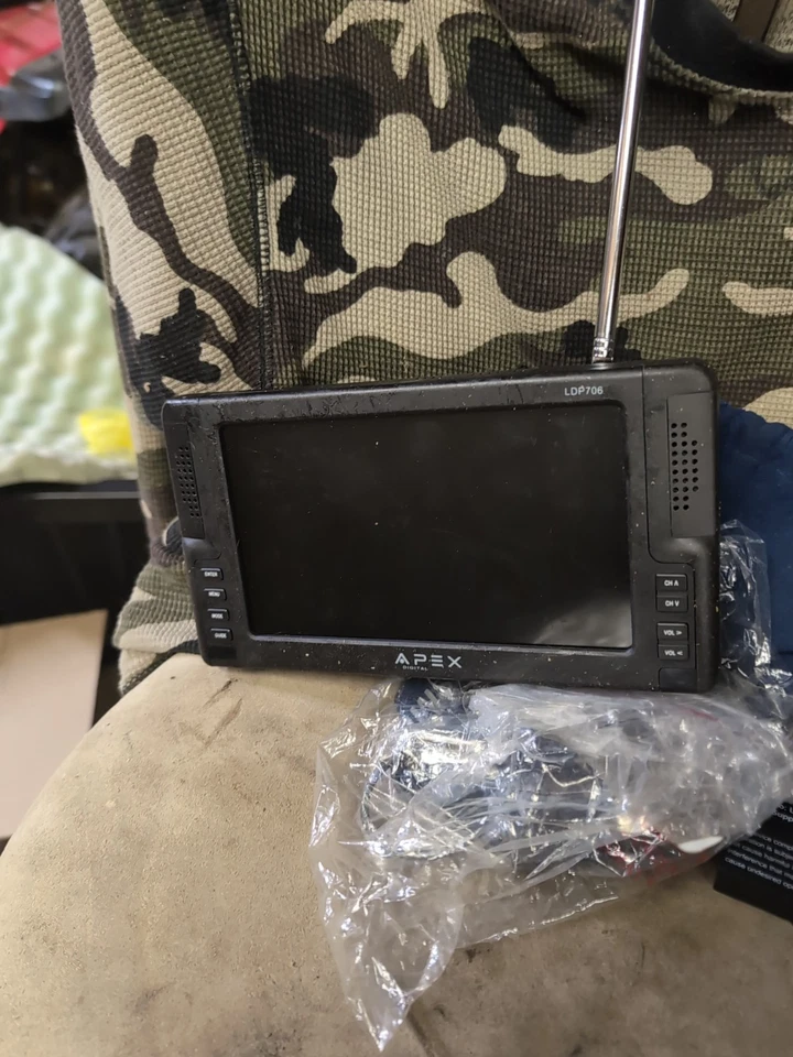 Apex Digital 7-in Portable LCD TV Model Number Ldp706 - Image 3 of 3
