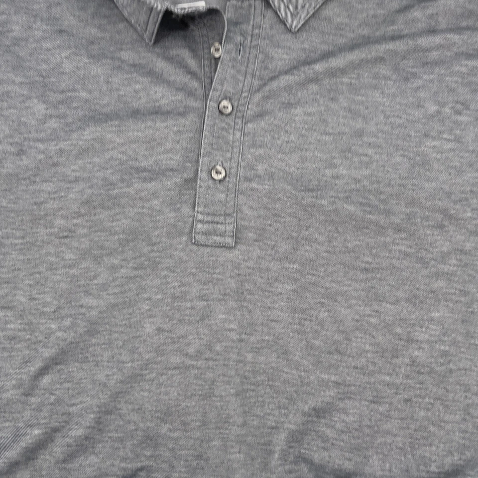 Camisa Polo Travis Mathew Para Hombres XXL Gris Manga Corta Pima Mezcla Algodón Golf Foto 3 de 4