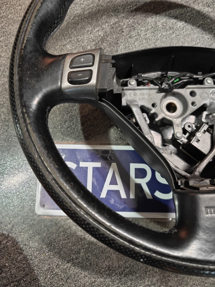 Volante Subaru Legacy GT MOMO 2005-2007 fabricante de equipos originales de fábrica con controles Foto 3 de 4