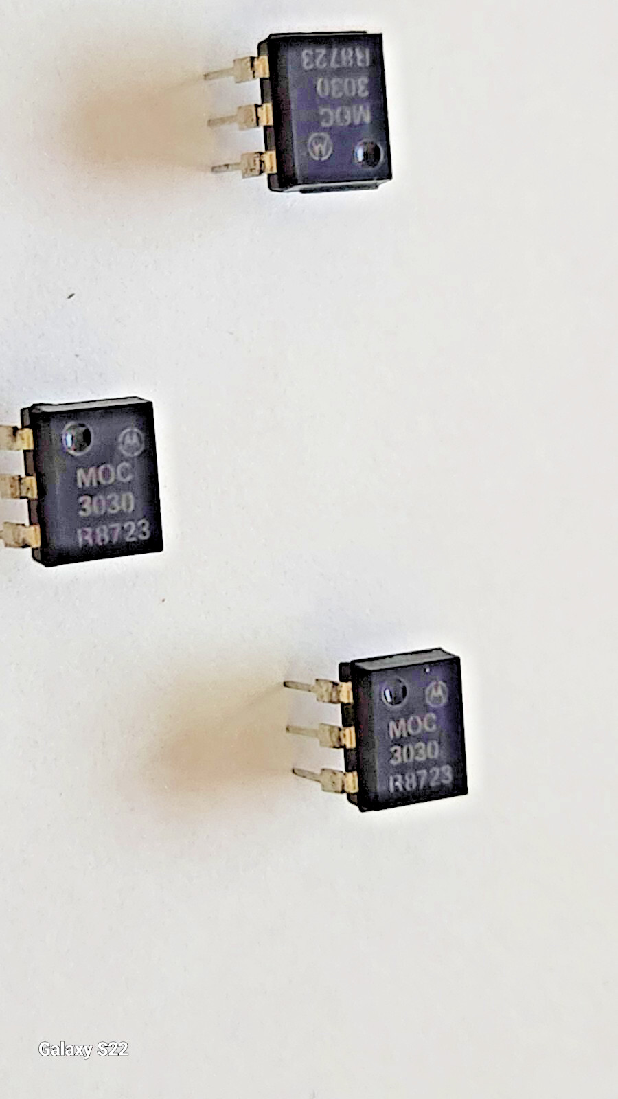 MOTOROLA MOC3030 OPTO ISOLATIOR SET OF 3 (IN BLACK)