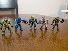 Halo Mega Bloks Lot of 6 Mini Figures + Weapo...