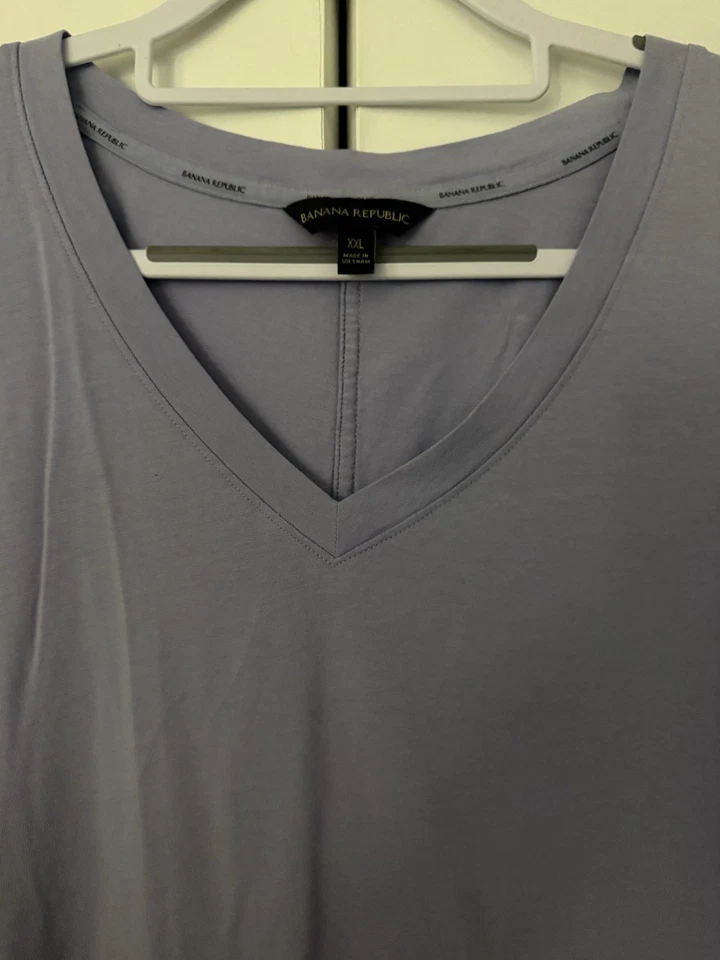 Banana Republic Women’s V-Neck Shirt Lavender 2XL Relaxed Fit - Image 3 of 4