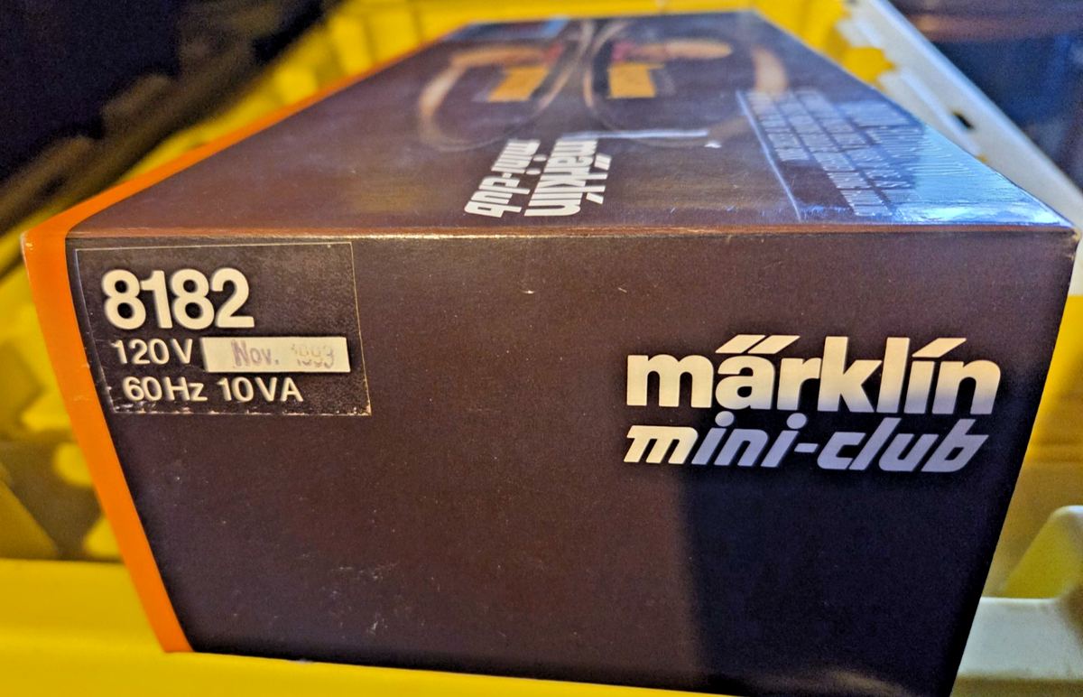 Marklin Z 8182 Starter set Loco, 2 cars, Track, & Transformer | eBay