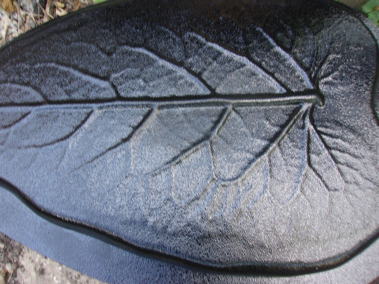 Concrete mold for leaf stepping stone plastic cement mould 15" x 9" x 1.25"