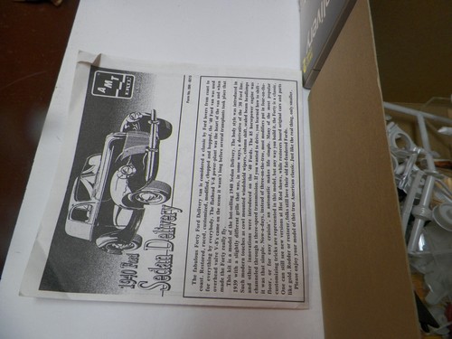 1997 AMT/Ertl '40 Ford berlina consegna - scatola aperta - 1/25- ""Si prega di leggere i dettagli" - Foto 8 di 9