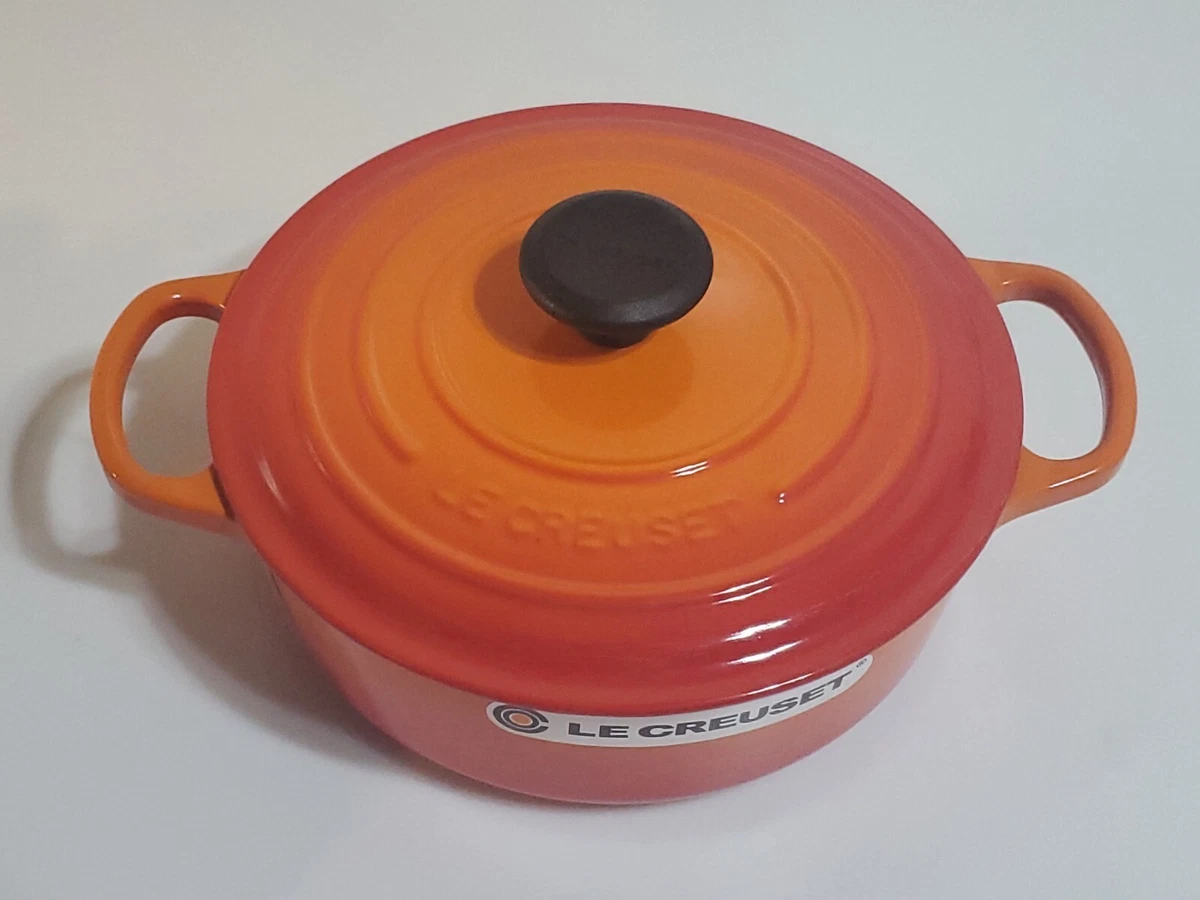 Le Creuset Signature Cast-Iron Round Wide Dutch Oven - 6 3/4-qt.