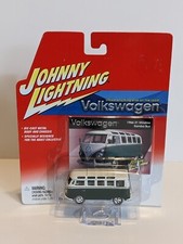 Johnny Lightning Volkswagen 1966 VW 21 Window Samba Bus Green White New Sealed
