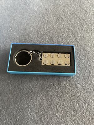 LEGO 5006330 VIP Exclusive Chrome Silver Metal Brick 2x4 Keychain