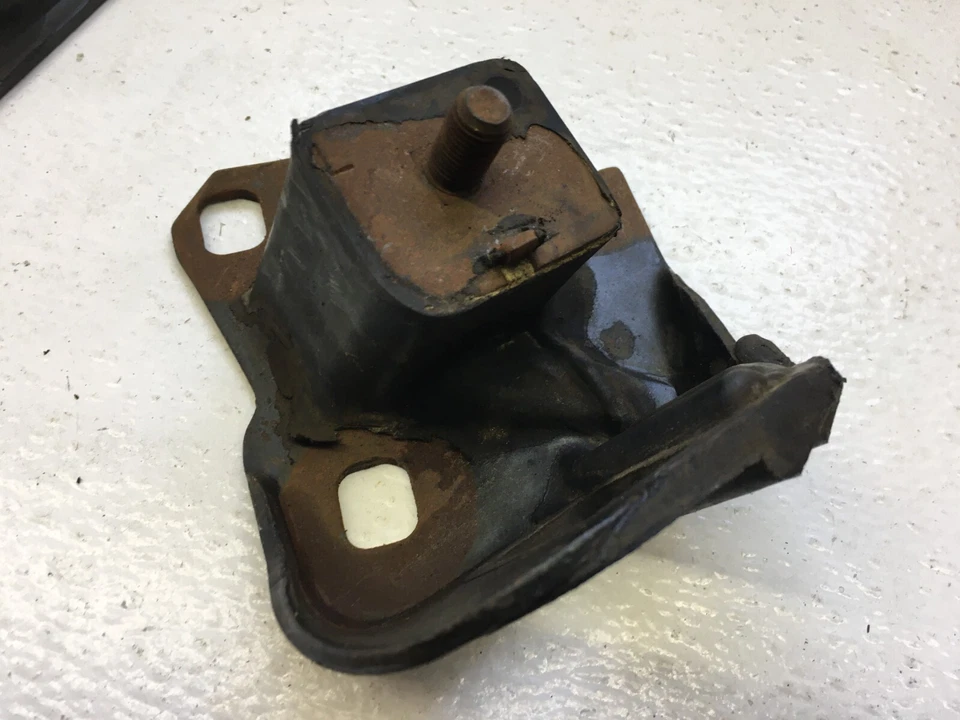 Par de soportes de motor Chevrolet Vega Monza 1971-77 3978119 3978120 nuevo de lote Foto 3 de 4