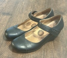 Taos URGE Shoes Women s Size 8.5/ 39 Black Leather Comfort Mary Jane Wedge