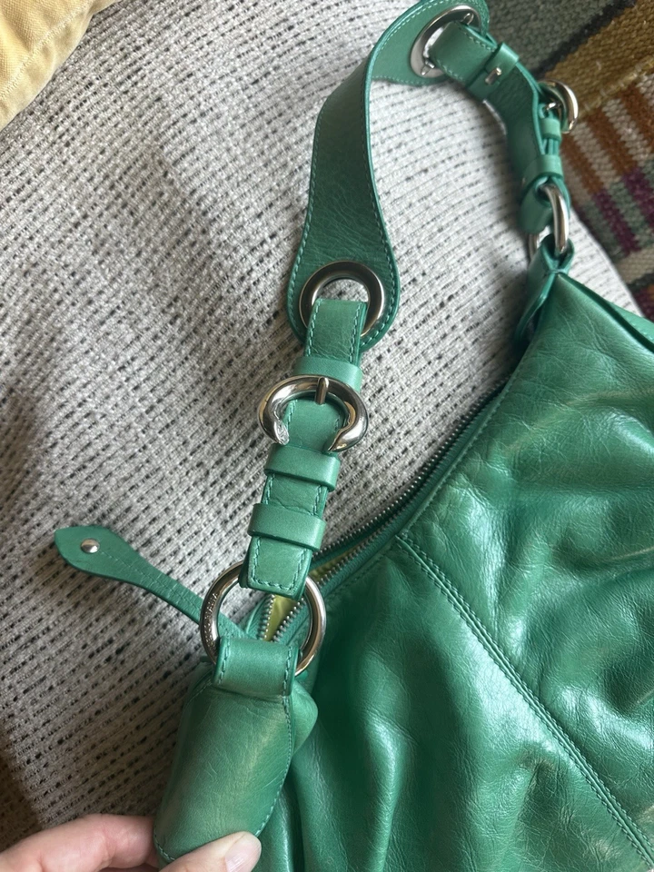 Hermoso bolso de mano de cuero verde esmeralda Francesco Biasia Foto 2 de 4