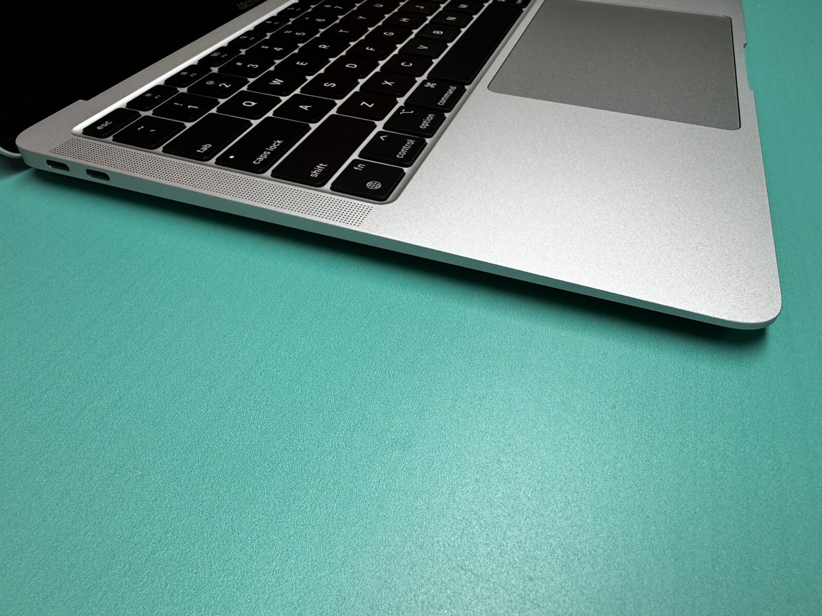 Sequoia 2020-21+ Apple MacBook Air 13