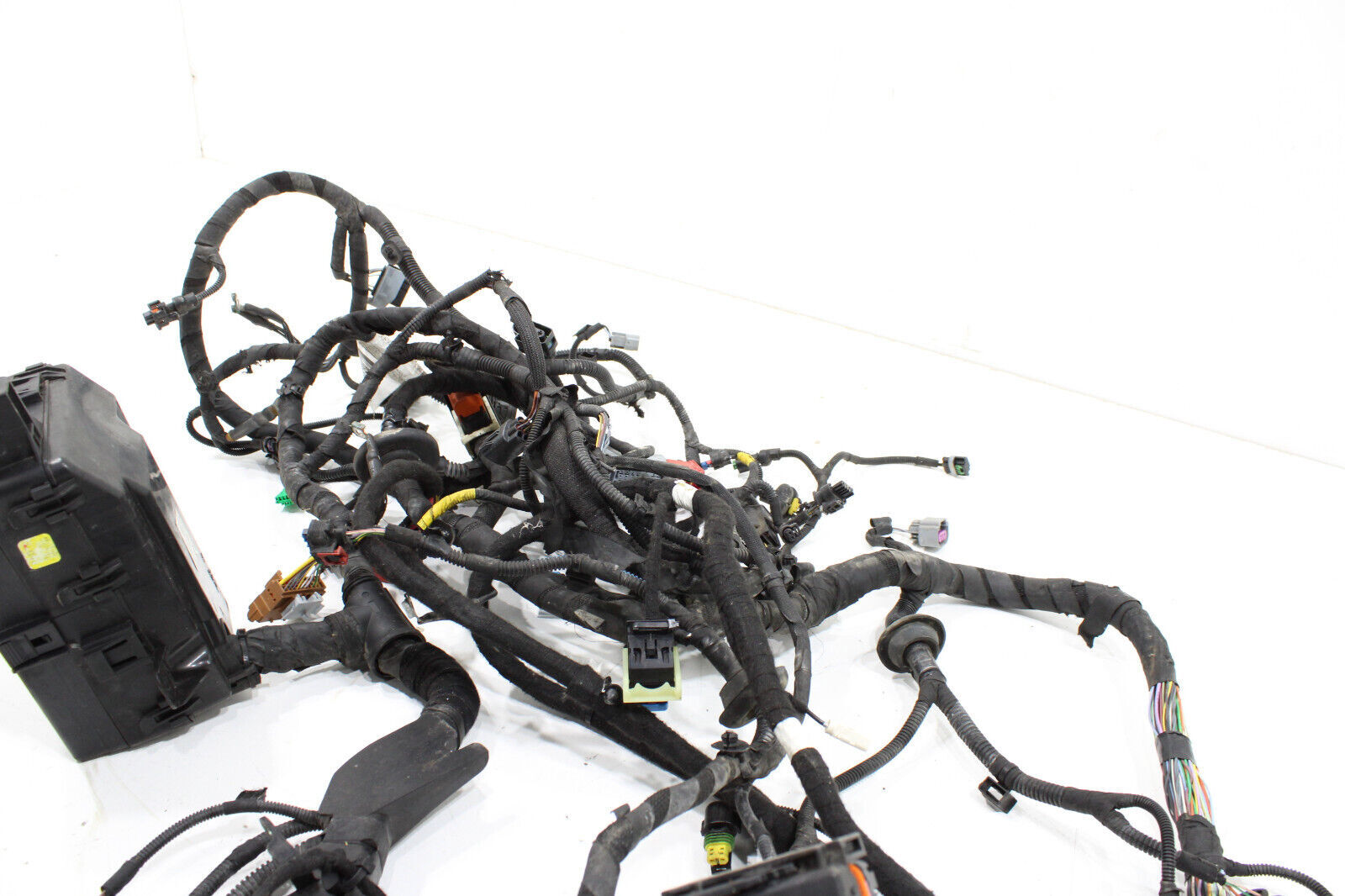 2017-20 MASERATI LEVANTE 3.0L ENGINE BAY ROOM WIRE WIRING HARNESS & FUSE BOX OEM