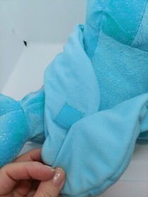 USED Fingerlings HUGS Nikki (Blue Glitter) Interactive Plush Narwhal WowWee