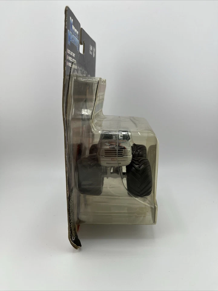 Muscle Machines Bigfoot Captain America M064-05-11 New 2005 - Image 3 of 4