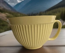 Vtg Melamine Non Slip Batter Bowl w/Handle Pour Ribbed 4qt 10”x6”