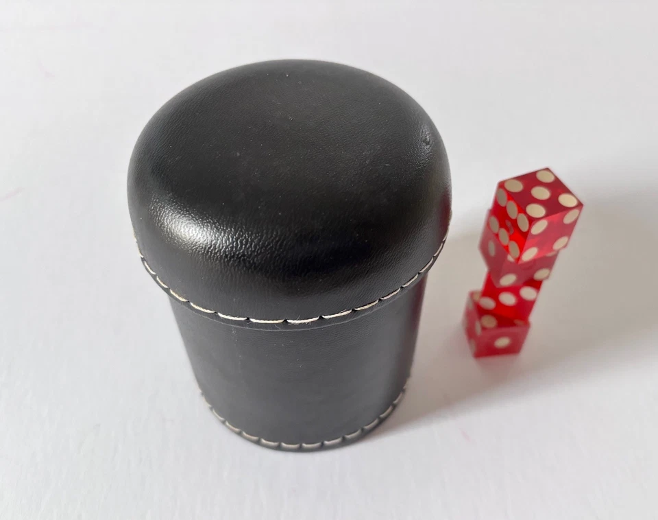 Würfelbecher mit 4 Las Vegas Würfeln zum Würfelstapeln - Bild 2 von 2