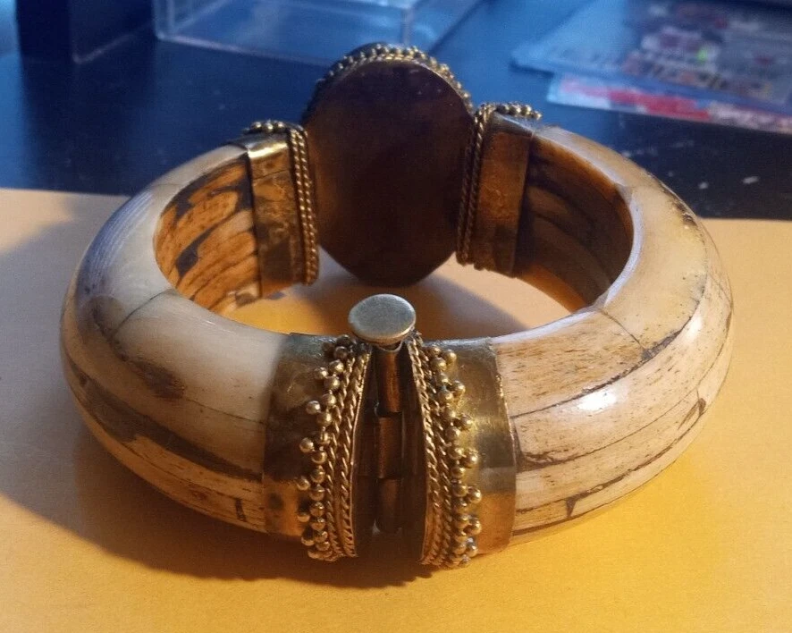 Brazalete Brazalete Tara Mesa Titanio Zoisita y Marfil Color Prehnita Hueso Foto 3 de 4