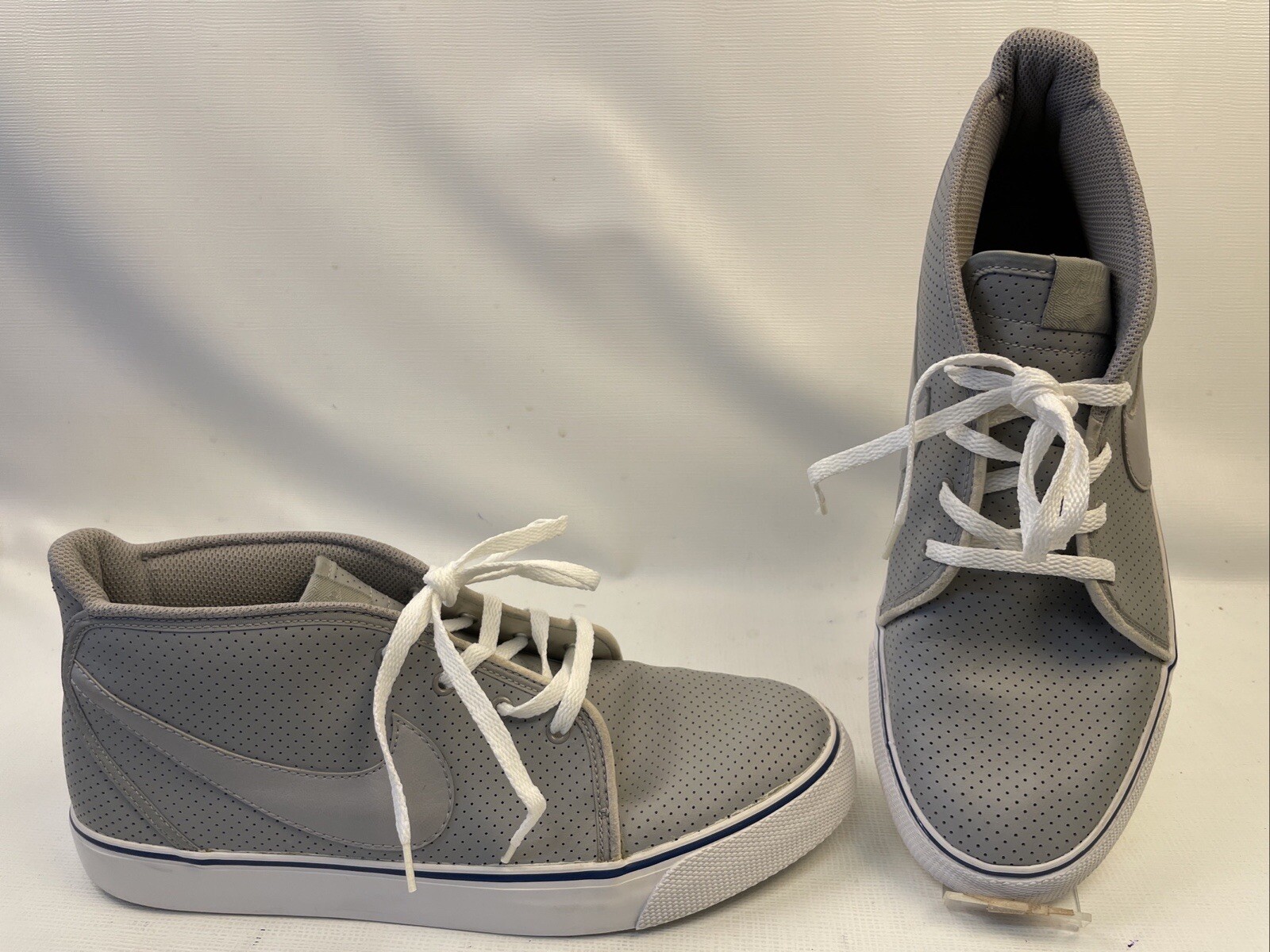 SAOLA Nike Toki sneaker medie in pelle grigia stile chukka da uomo 10 385444 005 usate in ottime condizioni pulite