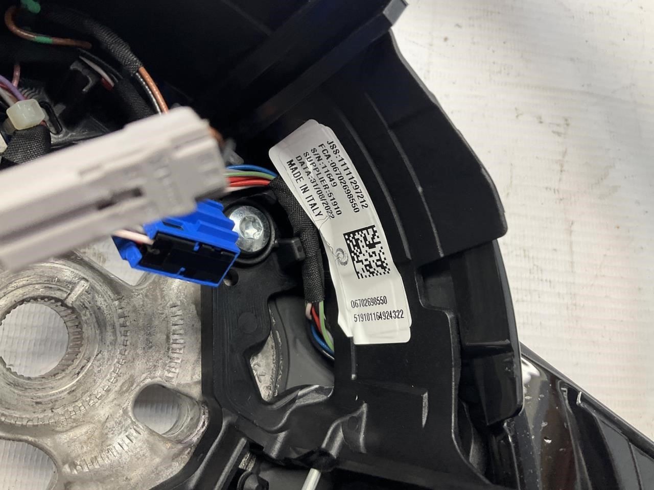 23-24 Maserati Grecale Steering Wheel w/ Control Switch Q