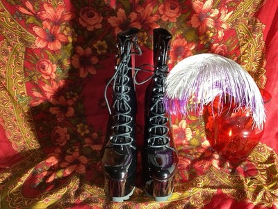 Fan All Flames Predator Boots   w/ Box and Dust Bag