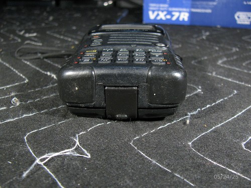 Yaesu VX-7R VHF/UHF Hand-Held Transceiver 4-Band With Charger And Speaker/Mic - Photo 8/24