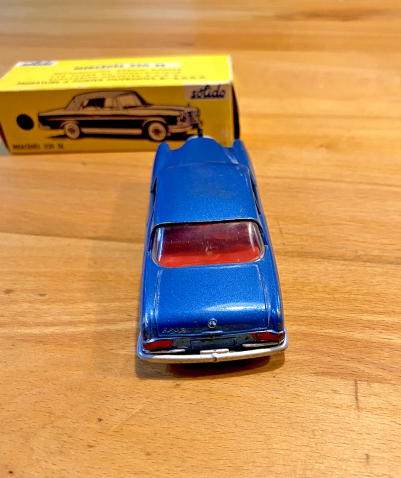 Mercedes 220 SE - Solido - in blau - mit Originalschachtel - Bild 3 von 4