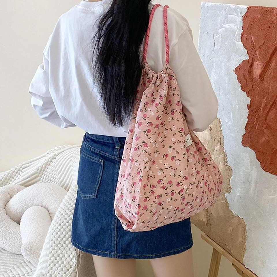 Red Small Floral Drawstring Shoulder Bag Portable and Versatile Tote