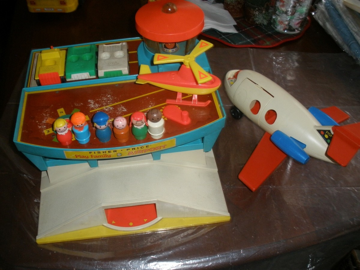 VINTAGE FISHER PRICE LITTLE PEOPLE PLAY AIRPORT WITH ACCESSORIES JET