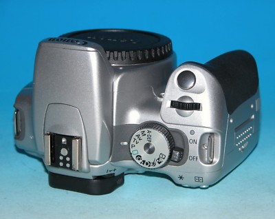 Canon EOS Digital Rebel XTi / EOS 400D 10.1MP Digital SLR Camera