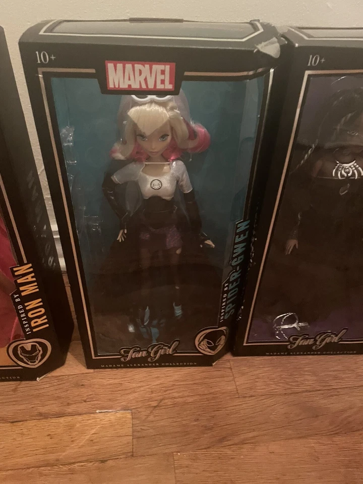 Colección Madame Alexander Muñecas Marvel Fangirl, Fan Girl Find Variant Set de 5 Foto 4 de 4