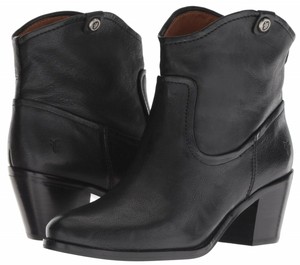 frye jolene pull on short