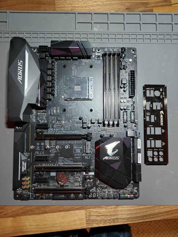 Gigabyte AORUS GA-AX370-GAMING K7 AM4 Socket Motherboard