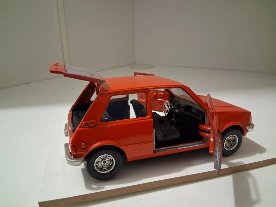 burago b23 innocenti mini 90 120 scala 1/24 904014 - Immagine 3 di 4