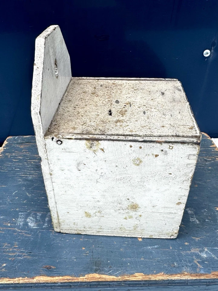 PRIMITIVE SALT BOX WOOD HINGED Lid Old White And Red Paint ANTIQUE - Image 4 of 4