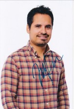 MICHAEL PENA signed Autogramm 20x30cm ANT MAN in Person autograph COA AVENGERS