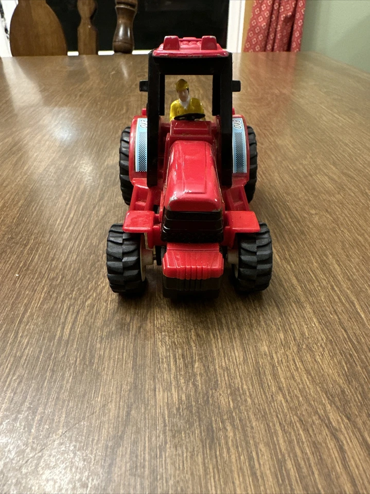 Farmhand 810 Red Tractor with Cab and Permanent Farmer. - Image 2 of 4