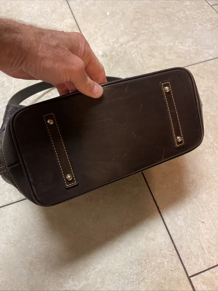 Bolso Hobo Dooney & Bourke Negro y Marrón Croco Cuero Repujado Logo Bloqueo Foto 3 de 4