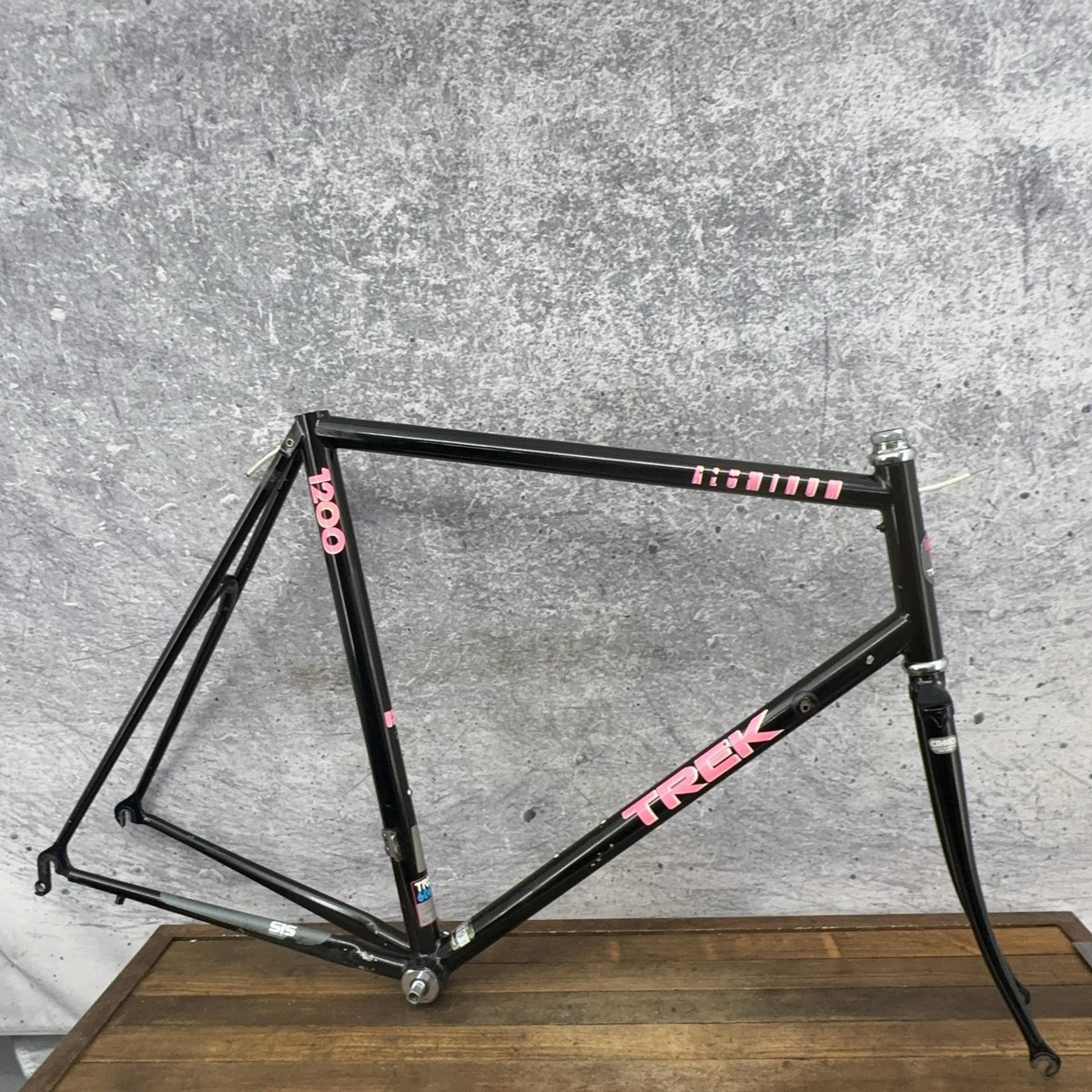 TREK 1200 SL ロードバイク フレーム Vintage Trek 1200 Frame Set 60cm Aluminum Road Bike USA Black Pink